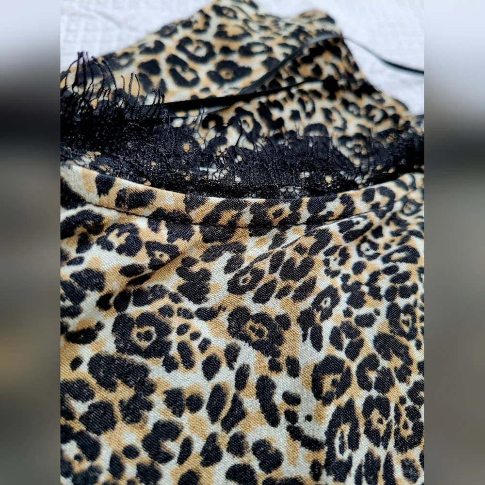 NWT Francesca's Women's Tank Top Animal Print Black Lace Trim 100% Viscose XS - Picture 12 of 12
